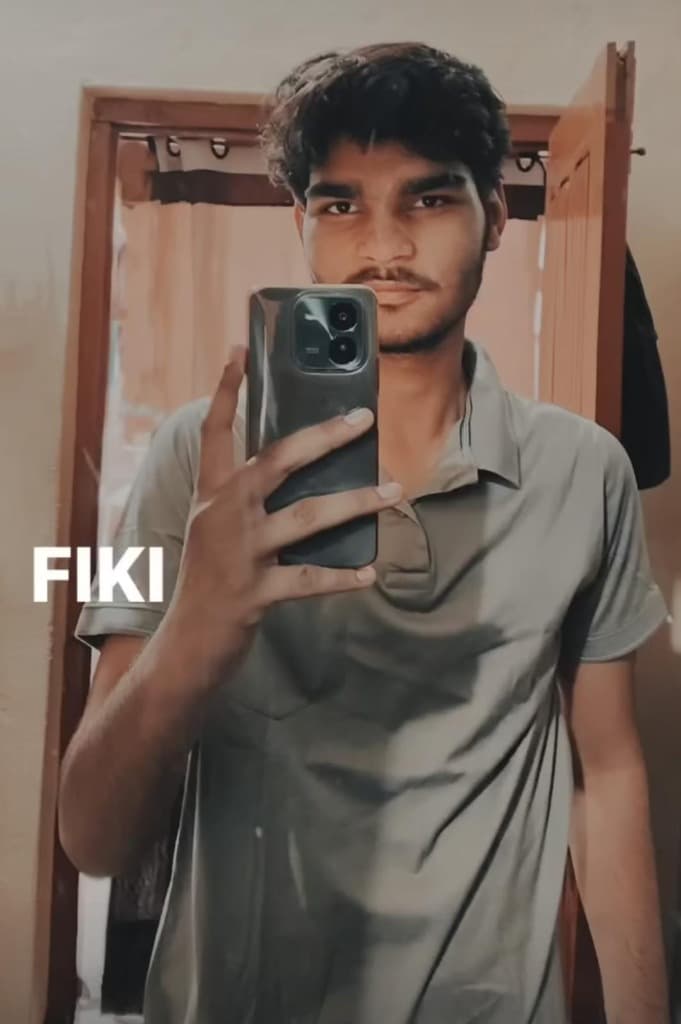 Alok Singh mirror selfie photo in polo t-shirt