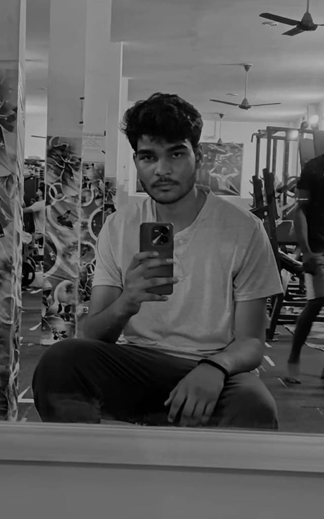 Alok Singh black and white gym mirror selfie